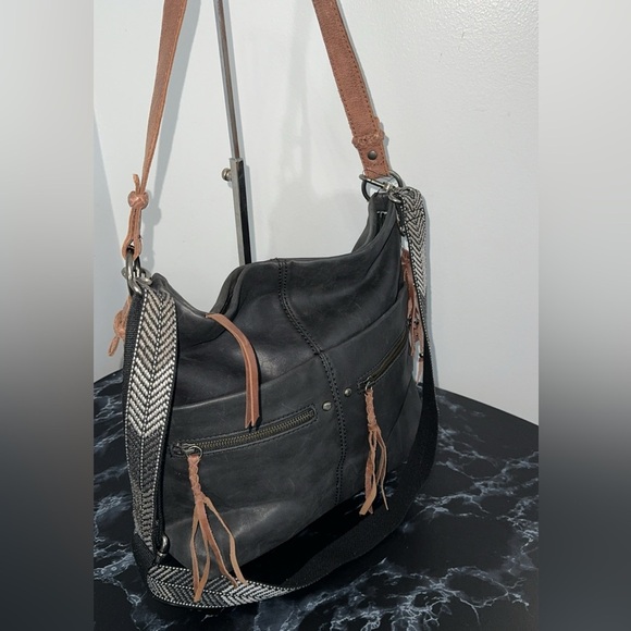 The Sak Handbag Ashland Vintage Leather Bucket Bag Black AUTHENTIC - Picture 3 of 14